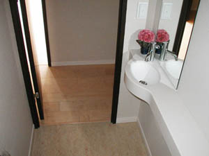 300mm���炸�̉��s�ɂ� �[�܂�܂�